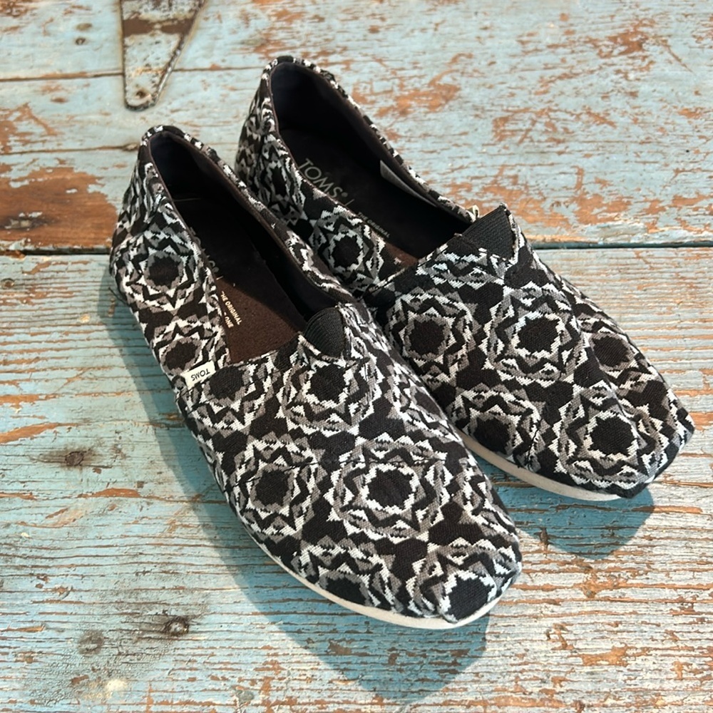 Toms Alpargata Black Gray Sunburst Blanket Comfort Flats Women Size 8 - Picture 1 of 6